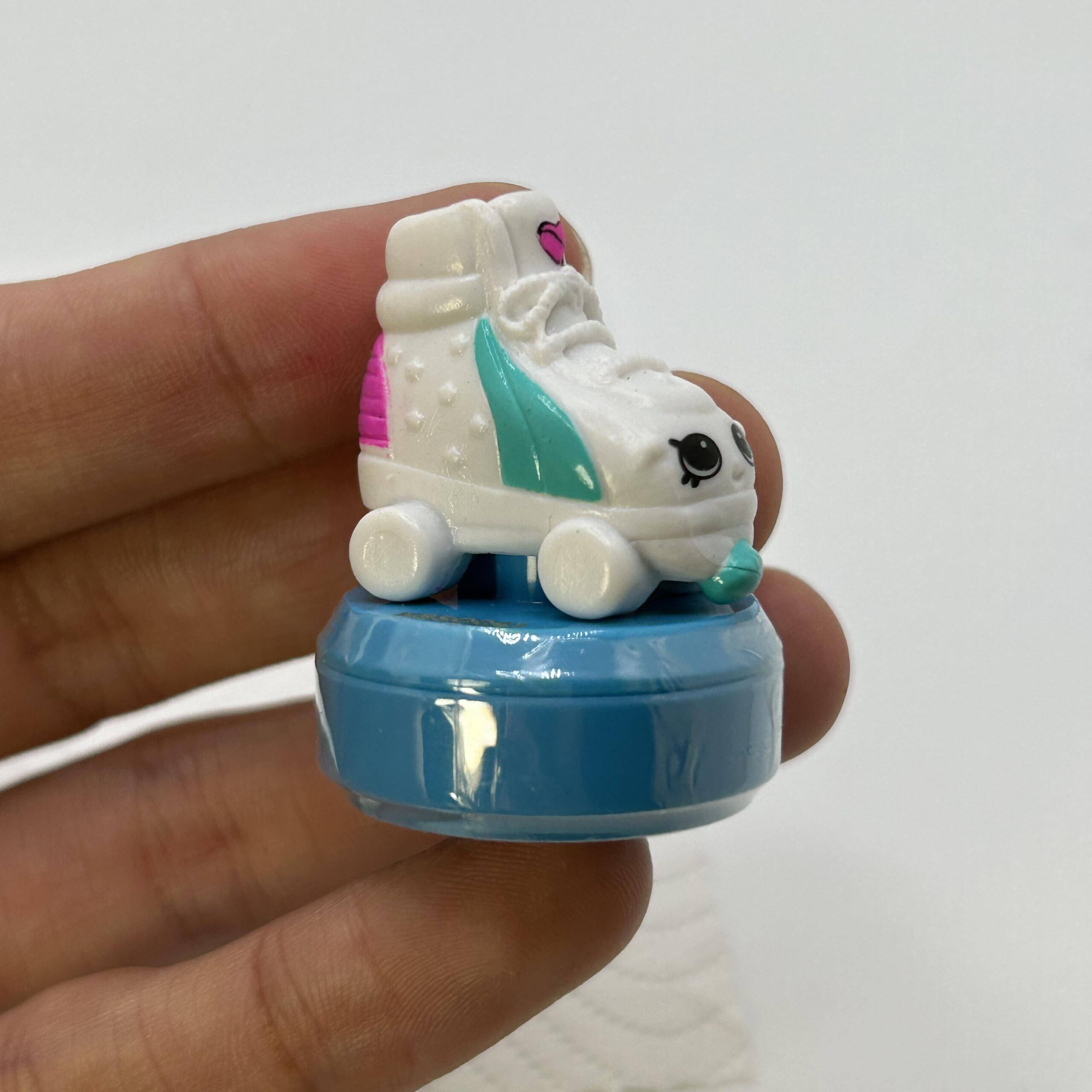 1.99-5-Shopkins Season 8 World Vacation Americas Zoe Zoom-5 Shopkins Season 8 World Vacation Americas Zoe Zoom Roller Skate Exclusive Stamp Figure