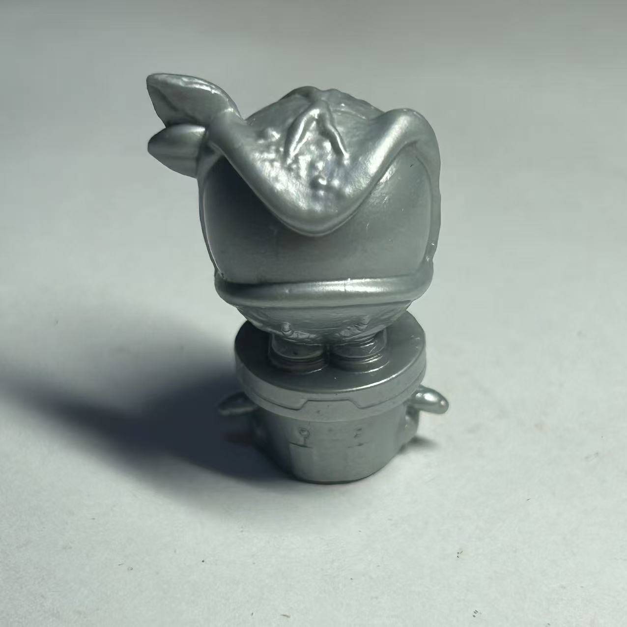 MrBeast Lab Swarms Mega-Tech Series 5 Collectible Figure - BLINK BOT Sliver MrBeast Lab Swarms Mega-Tech Series 5 Collectible Figure - BLINK BOT Sliver